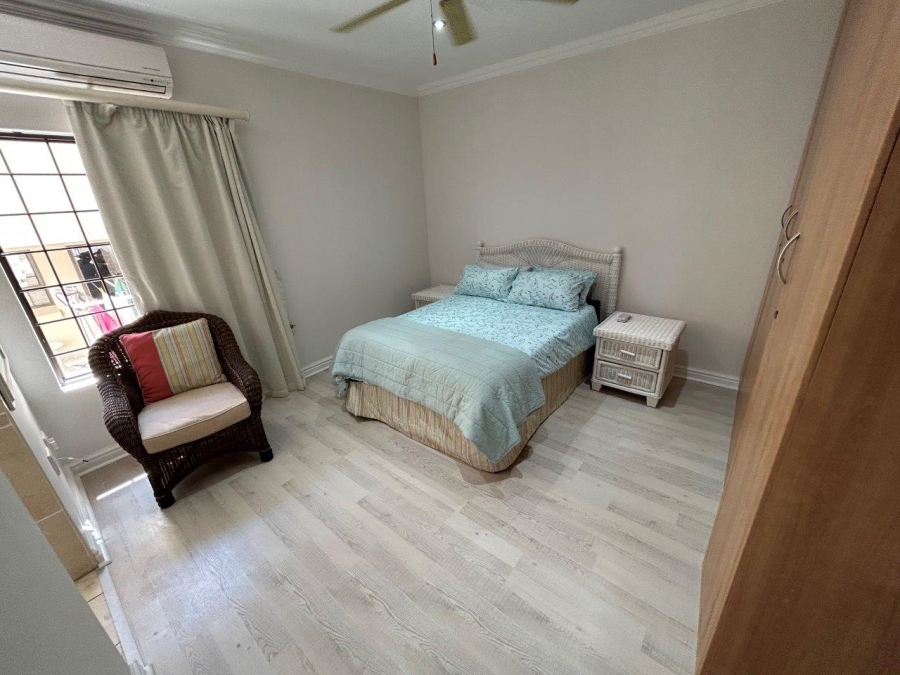 9 Bedroom Property for Sale in Wavecrest Eastern Cape
